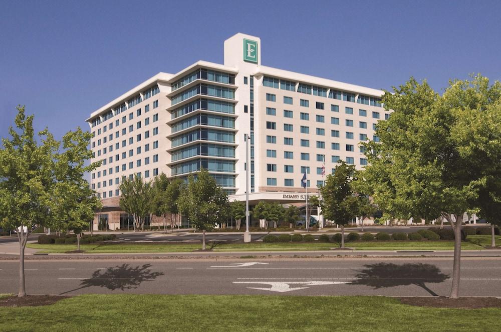 Embassy Suites By Hilton Hampton Convention Center Экстерьер фото