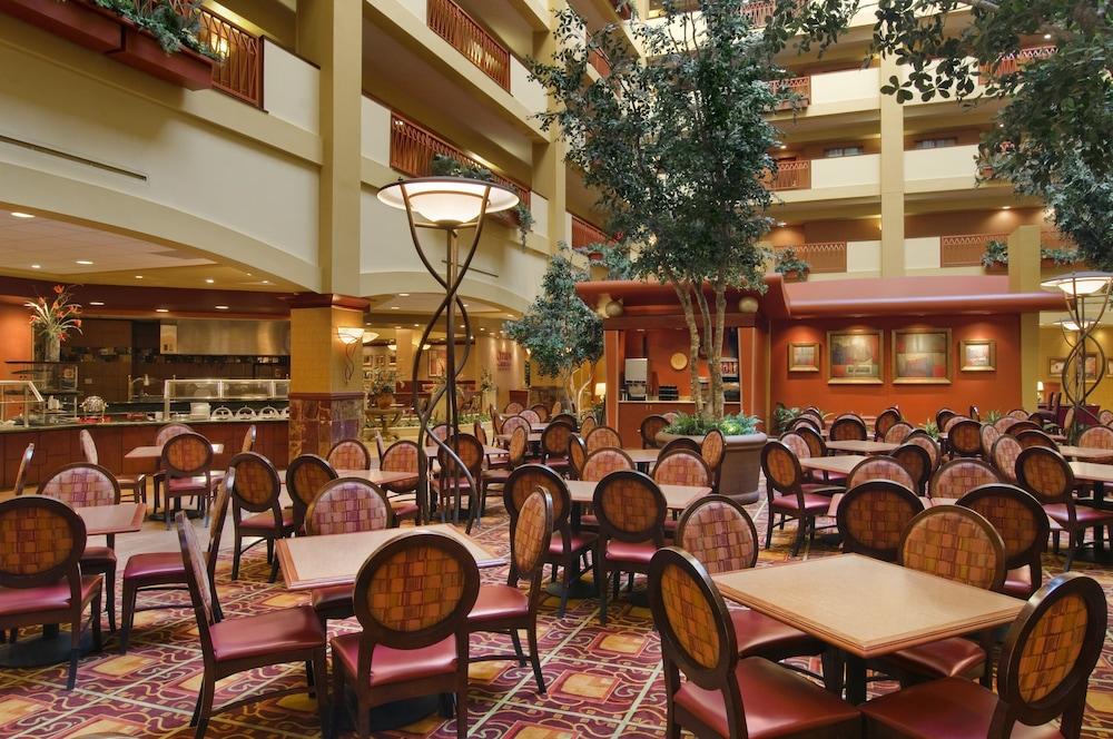 Embassy Suites By Hilton Hampton Convention Center Экстерьер фото