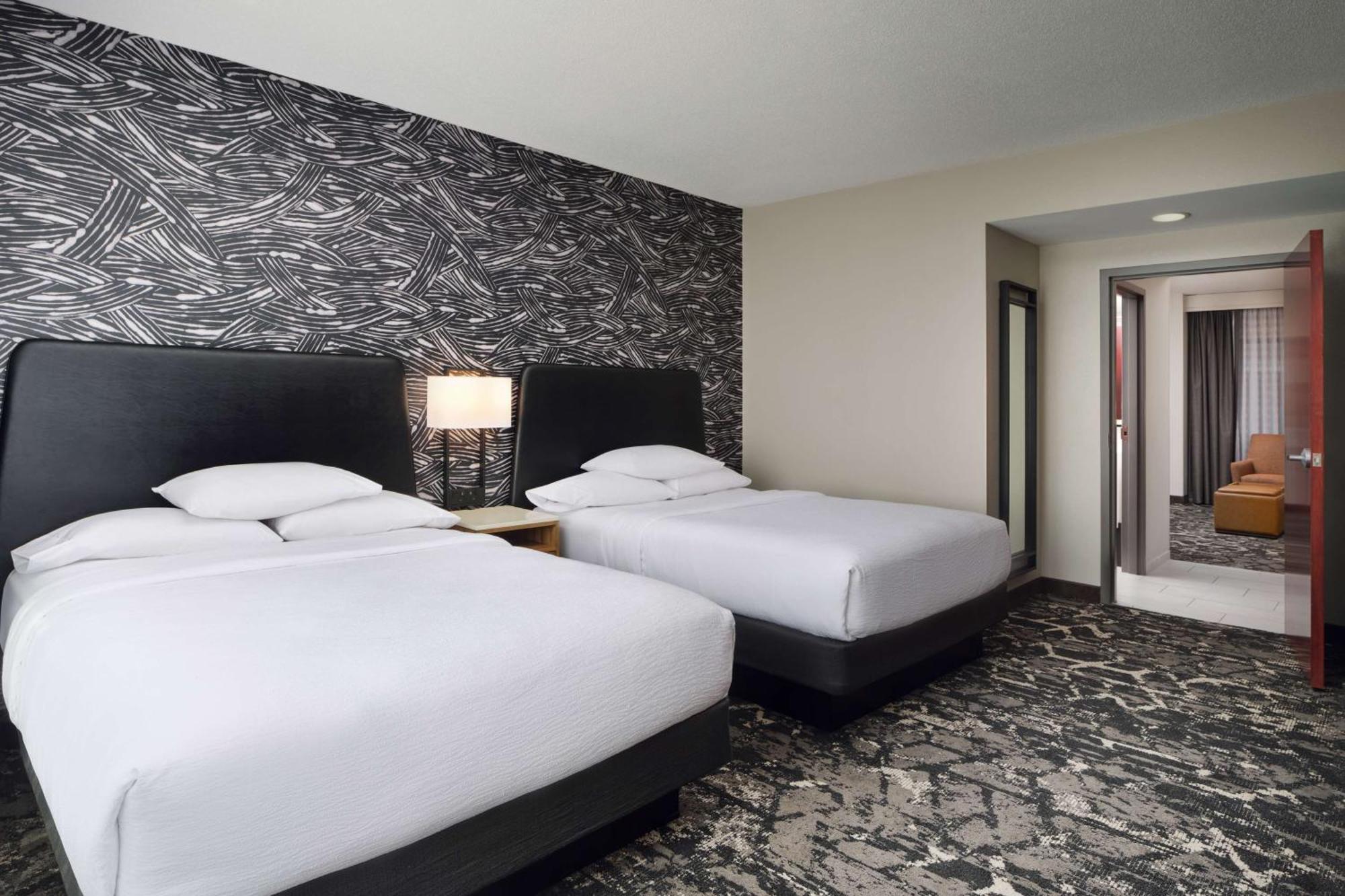 Embassy Suites By Hilton Hampton Convention Center Экстерьер фото