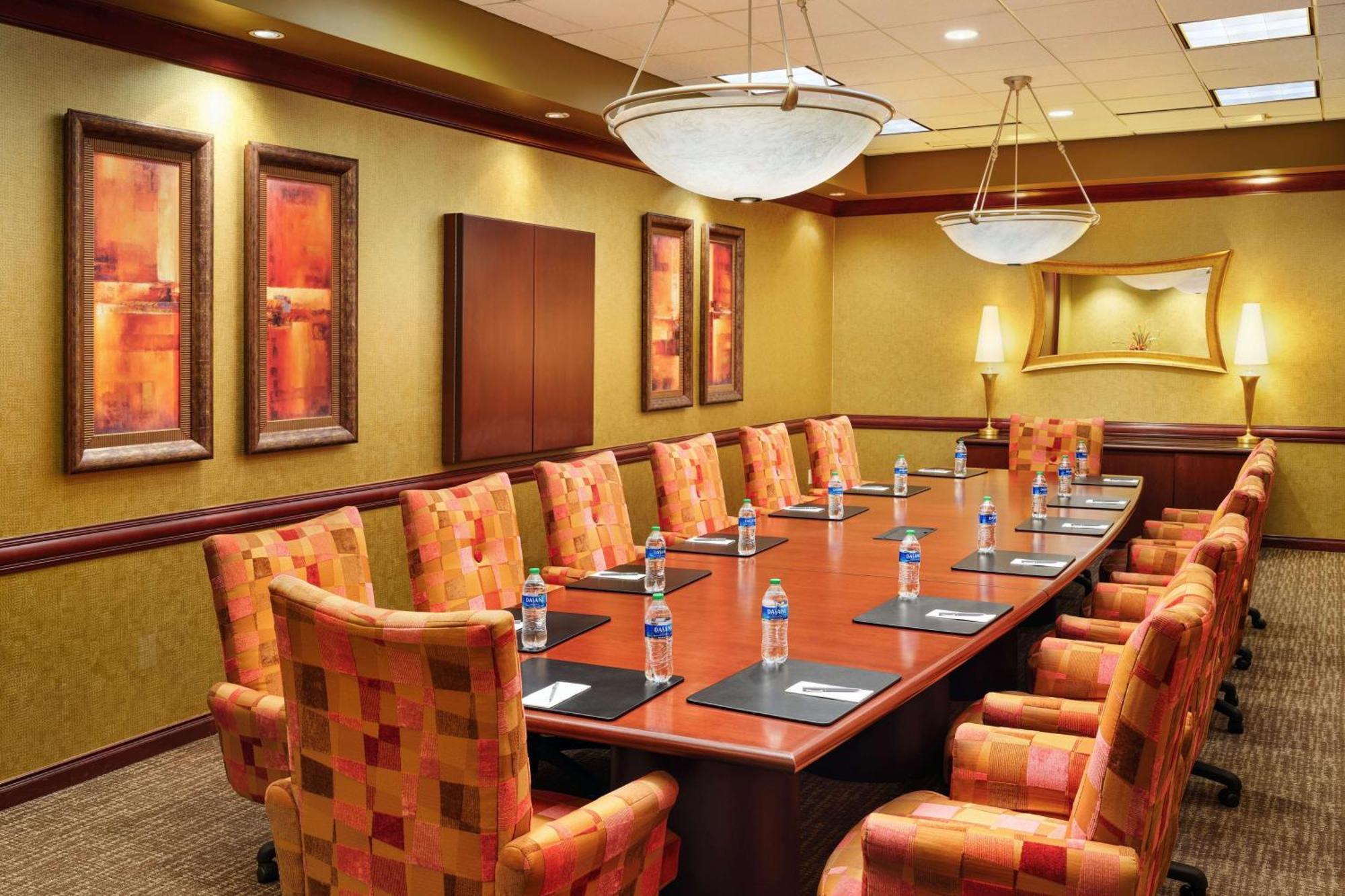 Embassy Suites By Hilton Hampton Convention Center Экстерьер фото