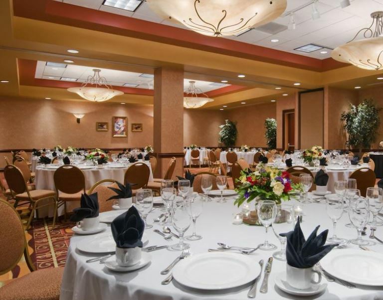 Embassy Suites By Hilton Hampton Convention Center Экстерьер фото